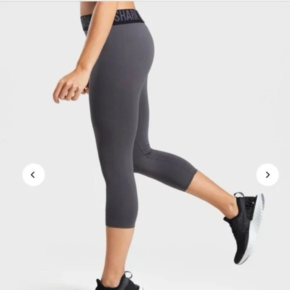 Gymshark Women's Black and Gray Fit cropped seamless Leggings size small EUC - Picture 3 of 6